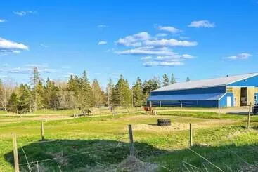 Mökkimajoitus Cherryfield Home W/ Decks On Historic Horse Farm