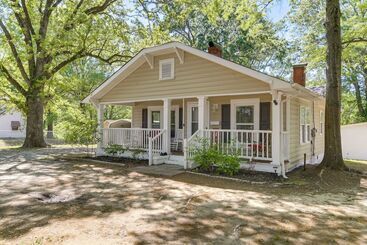 کلبه Durham Home W/ Screened Porch ~ 3 Mi To Downtown!
