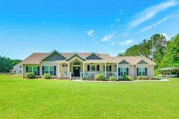 Hus på landet Family Friendly Abbeville Home W/ Fire Pit & Games