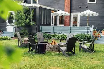 簡易ホテル Silas House