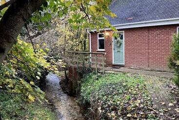 Cosy And Secluded Brook Side Lodge