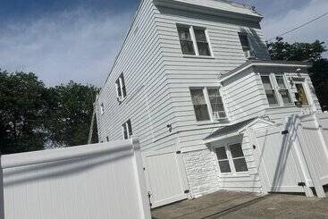 Hotel Divine Villa & Resorts Guest House