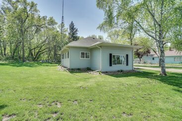 Hus på landet Lakeside Litchfield Home W/ Patio & Gas Grill!