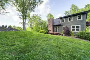 Mökkimajoitus Luxe Appalachian Mountain Cabin W/ Hot Tub, Views