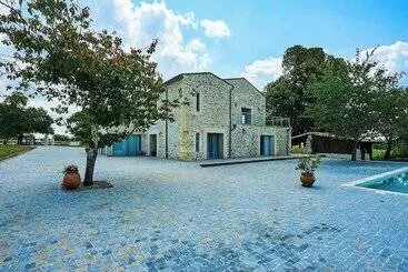 Majatalo Domaine De Badine