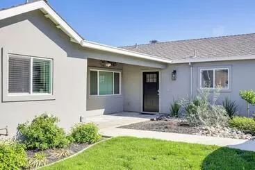 Mökkimajoitus Pet Friendly Hughson Getaway, 9 Mi To Modesto!
