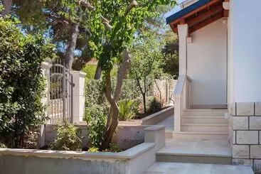 Residenssi Impeccable 3 Bed House In Supetar