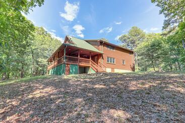 Casa Rural Rogers Cabin On 17 Acres W/ Wraparound Deck!