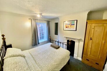 Characterful 3 Bed Cottage In Barrow Upon Humber