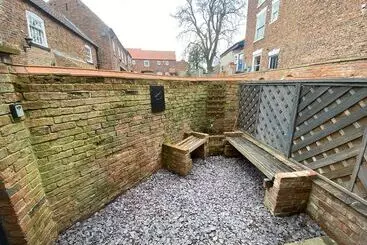 Characterful 3 Bed Cottage In Barrow Upon Humber