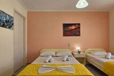 アパートホテル Chariclia