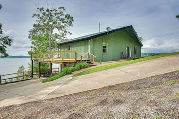 Mökkimajoitus Kentucky Lake Home W/ Boat Launch & Hot Tub!