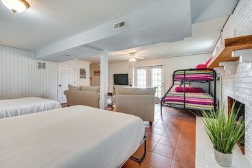 별장 Kentucky Lake Home W/ Boat Launch & Hot Tub!