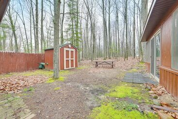 Dom wiejski Roscommon Cabin < Half Mi To Higgins Lake!