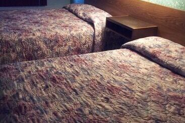 מוטל Mile Zero Motor Inn