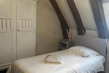 هتل Hôtel Restaurant Le Beffroi