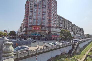 Hotel City Comfort Inn Suichuan County Government Pedestrian Street