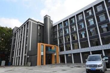 هتل City Comfort Inn Wuhan Optics Valley Ouyada Yangjiawan Metro Station