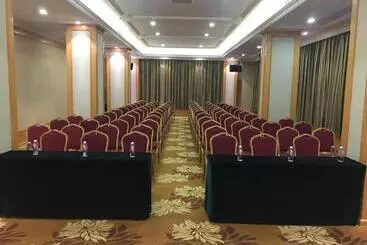 Vienna Hotel Guangdong Shaoguan Renhua Danxiashan County Center