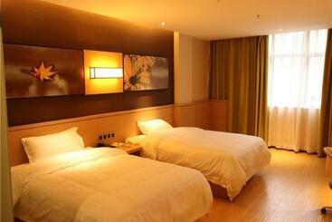 Iu Hotels·ji An Railway Station