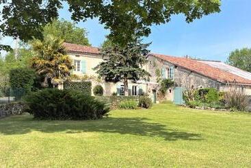 Lomakeskus Raisin Et Toile French American Retreat