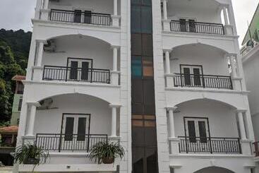 هتل Khách Sạn Hoàng Long