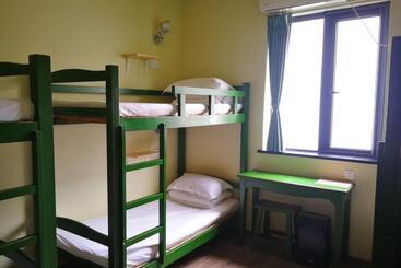 הוסטל Hofang Guest House