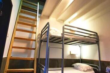 הוסטל Hofang Guest House