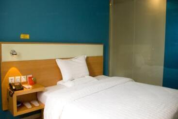 בית מלון כפרי 7days Inn Guangzhou Shangxia Jiu Rd