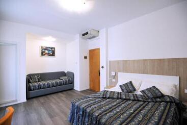 هتل Marzia Holiday Queen