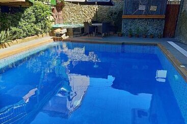 Hotel Mb's Garden Inn