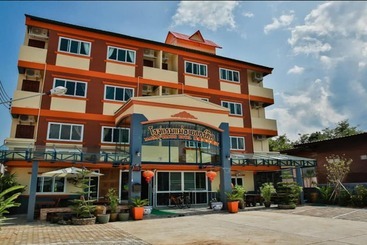 בית מלון כפרי Maesai Orchid