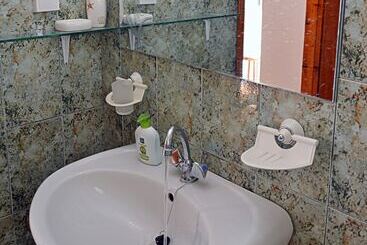 آپارتمانهای توریستها Manos Apartments