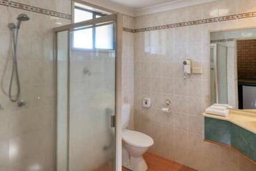 호텔 James Street Motor Inn