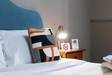 تختخواب و صبحانه Casa Mo Room And Suite