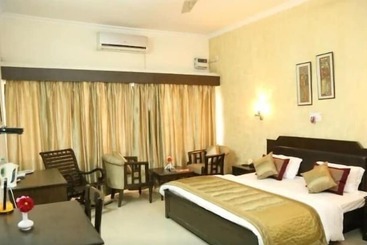 호텔 Badkhal Lake Resort