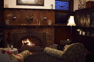 The Highlander Motel   24hr Check In