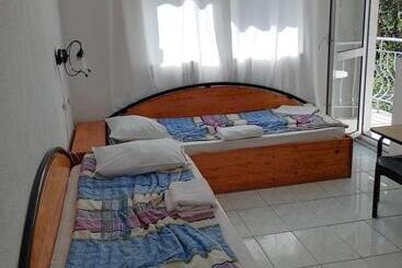 فندق Lurd Family