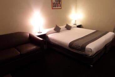 Отель The River Inn Thredbo