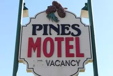 Pines Motel