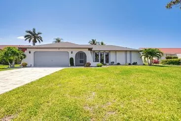 Mökkimajoitus Bonita Springs Home W/ Lake Views: 8 Mi To Beach!