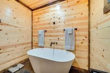 Vakantiehuisje Near Choctaw Casino: Broken Bow Cabin W/ Hot Tub!