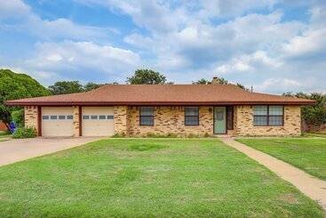 Gîte Rural Copperas Cove Home W/ Pool ~ 8 Mi To Fort Cavazos!