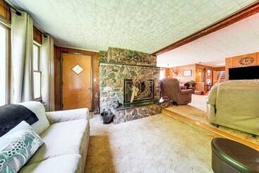 Сельский дом Country Home W/ Fishing Ponds Near Canadohta Lake