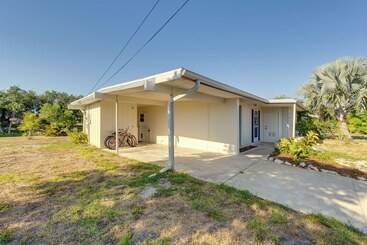 Dom wiejski Port Charlotte Canal Front Home W/ Private Pool!