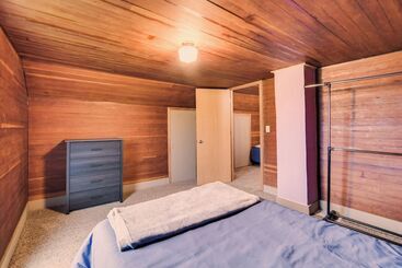 קוטג'' Serene Devils Lake House W/ Deck + Fire Pit!