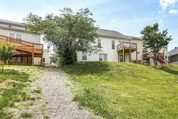 کلبه Spacious Frankfort Retreat On Bourbon Trail!