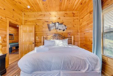 کلبه Bear Cove By Avantstay Hot Tub + Pool Table!