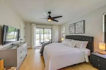 Mökkimajoitus Chic Naples Home W/ Pool & Hot Tub, 4 Mi To Beach!