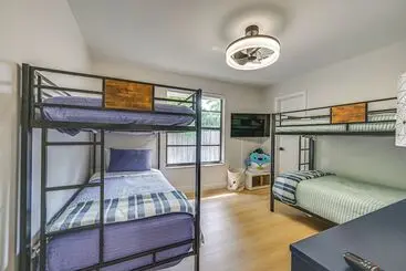コテージ Chic Naples Home W/ Pool & Hot Tub, 4 Mi To Beach!